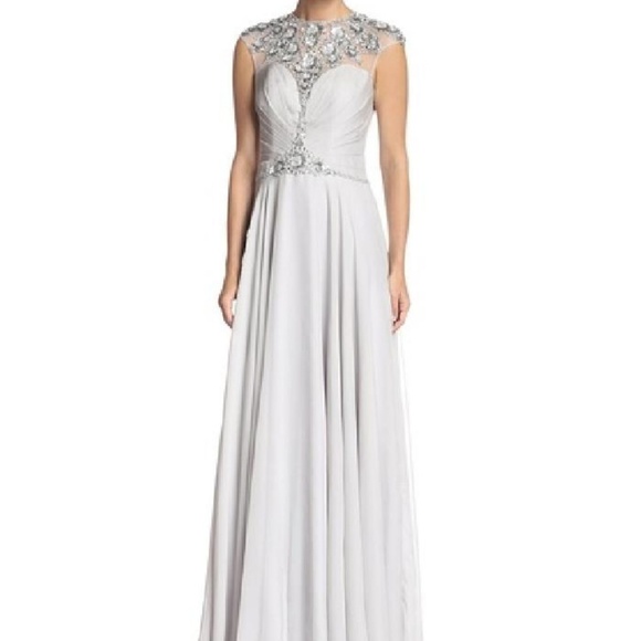 Lasting Moments elegant gown - Picture 1 of 6